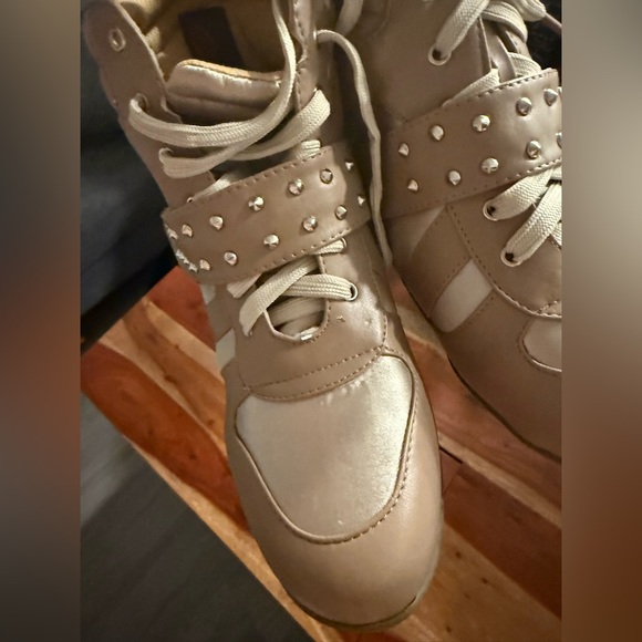 Y2K vintage Apple Bottom healed sneakers size 9 - Picture 7 of 7